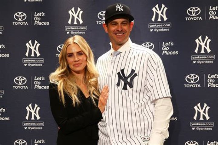 Aaron Boone Wife Photos: A Closer Look at the Personal Life of the Yankees Manager