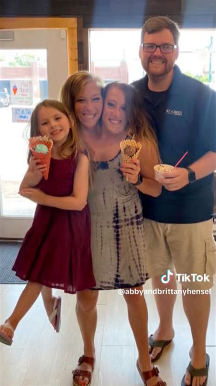 Abby and Brittany Hensel Family Tragedy Update: A Heartfelt Look into Their Lives