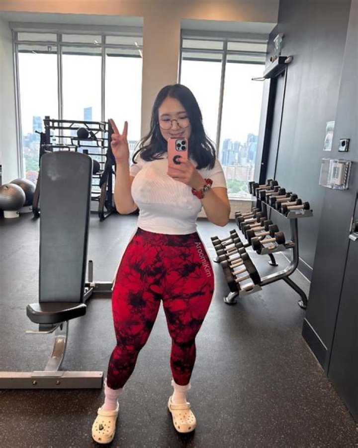 Aroomi Kim: A Rising Star in the Entertainment Industry