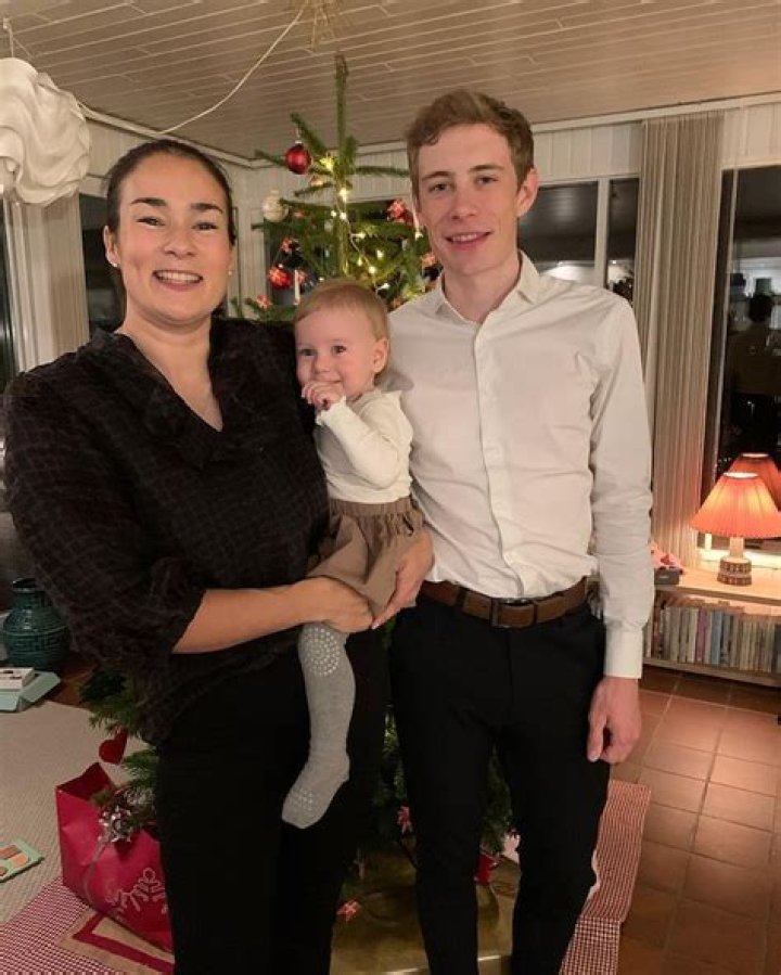 Ashton Inabinet: The Rising Star of Arts and Entertainment