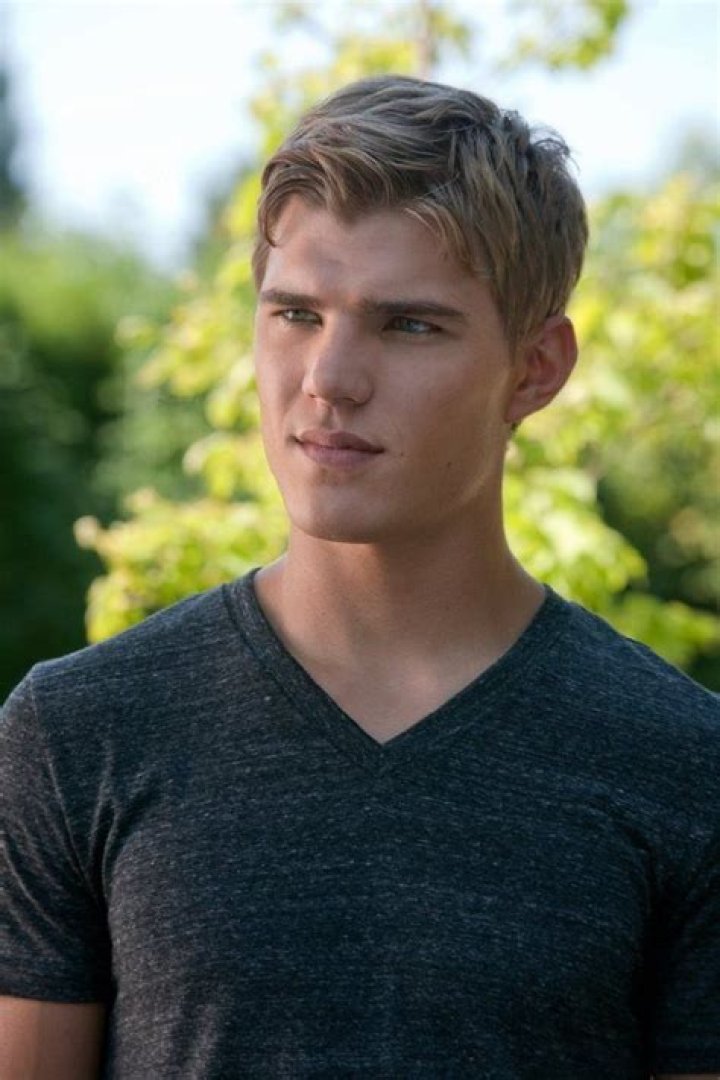 Chris Zylka Young: Exploring the Life and Career of a Rising Star