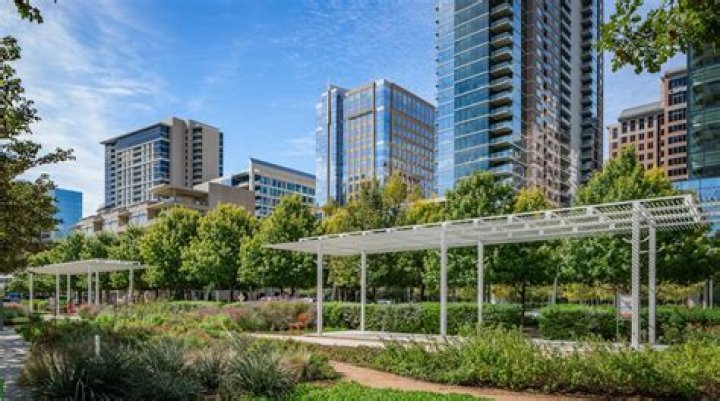Clyde Warren Park Dallas: A Vibrant Urban Oasis in the Heart of the City