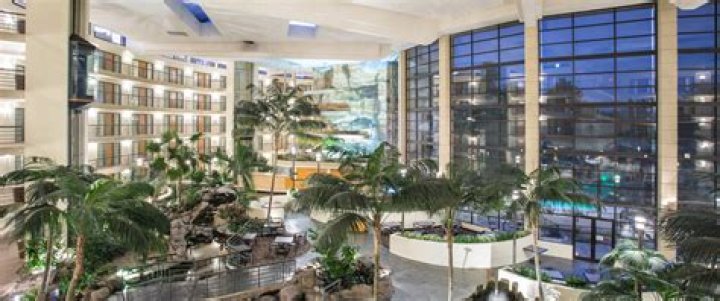 Embassy Suites Phoenix Biltmore: Your Ultimate Staycation Destination