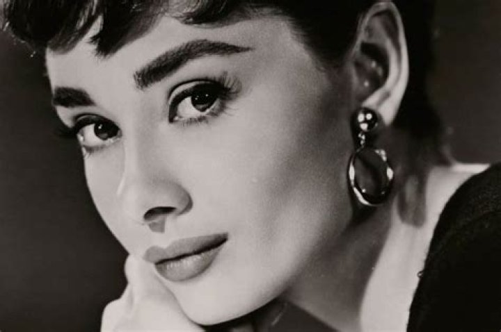 Exploring the Glamorous World of Famous Actresses in the 1920s