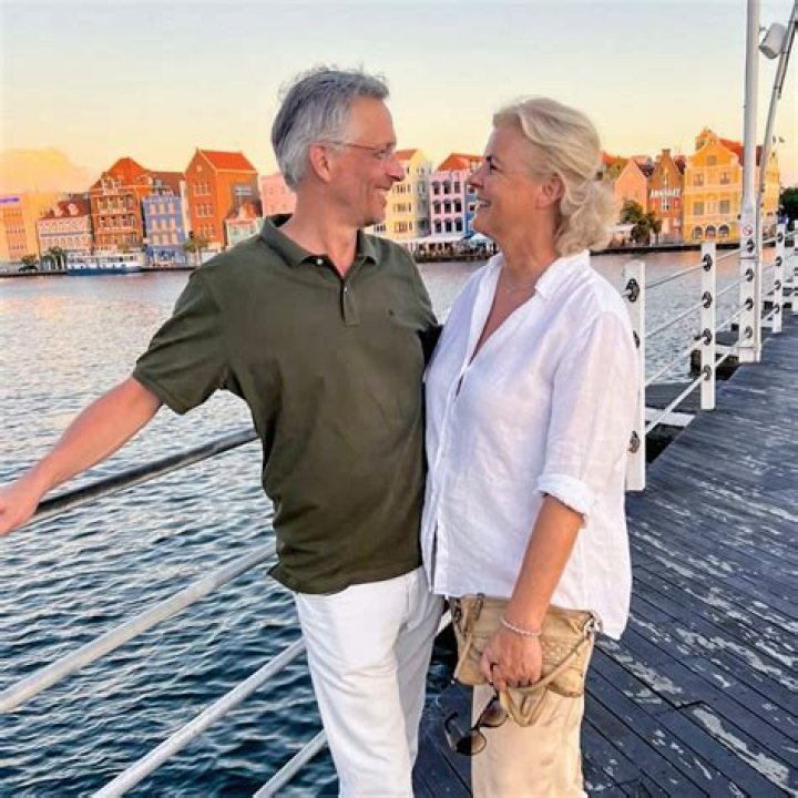 Exploring Tim Cook's Partner: The Man Behind Apple's Success