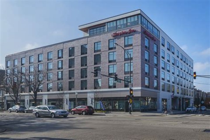 Hampton Inn Chicago Loyola: Your Ultimate Stay in the Heart of Chicago