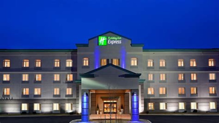 Holiday Inn Express Syracuse Fairgrounds: Your Ultimate Travel Guide