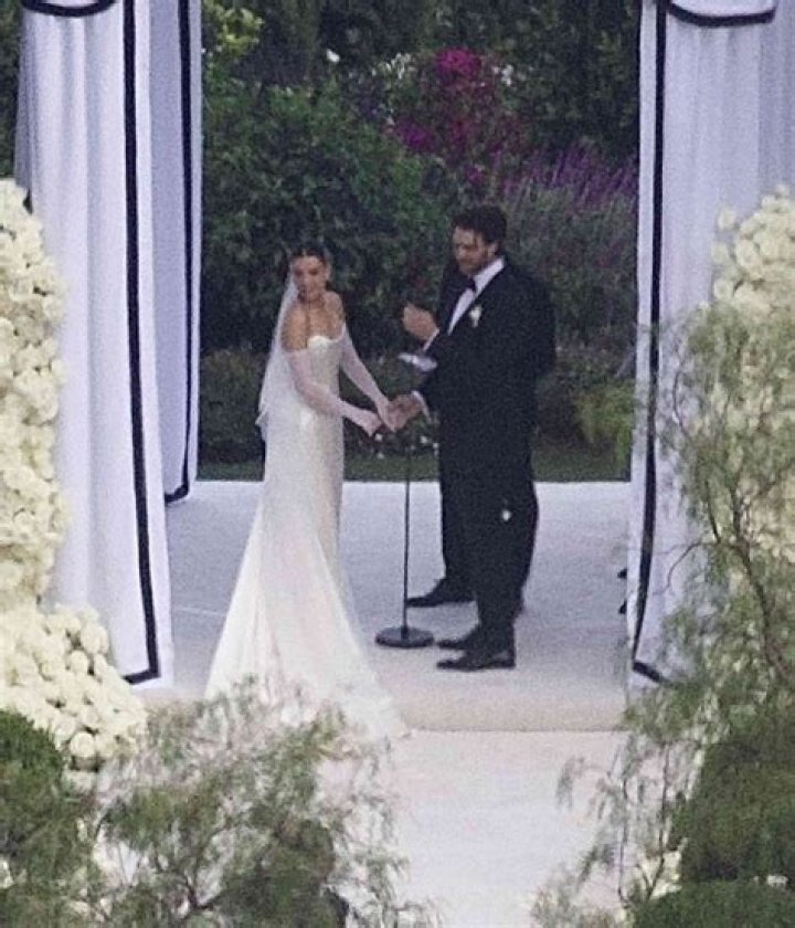 How Did Josh Allen and Hailee Meet? A Detailed Journey of Love and Fame