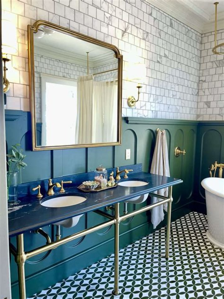 How Tall is Joanna Gaines? Discovering the Height of a Renowned Home Renovation Expert