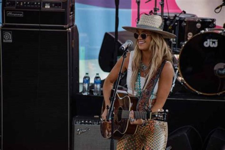 How Was Lainey Wilson Discovered: A Journey From Roots to Stardom