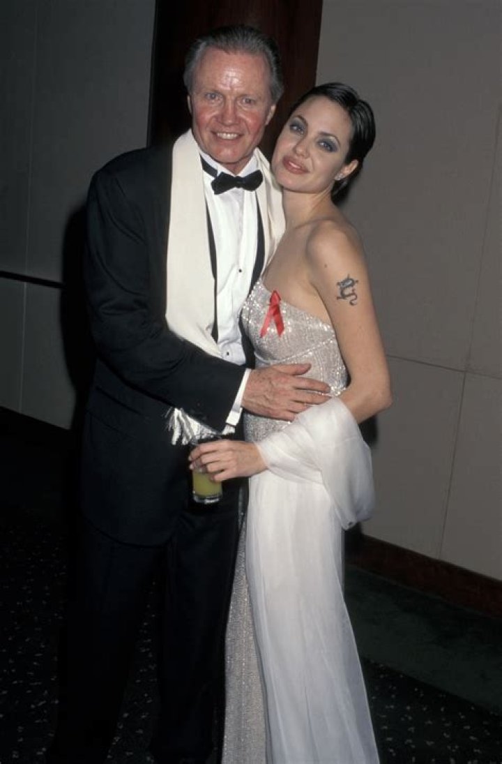 Jon Voight & Angelina Jolie: A Deep Dive into Their Complex Relationship