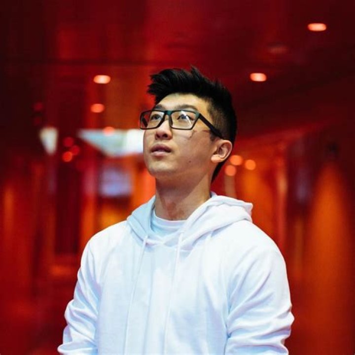 Justin Kroma: A Rising Star in the Music Industry