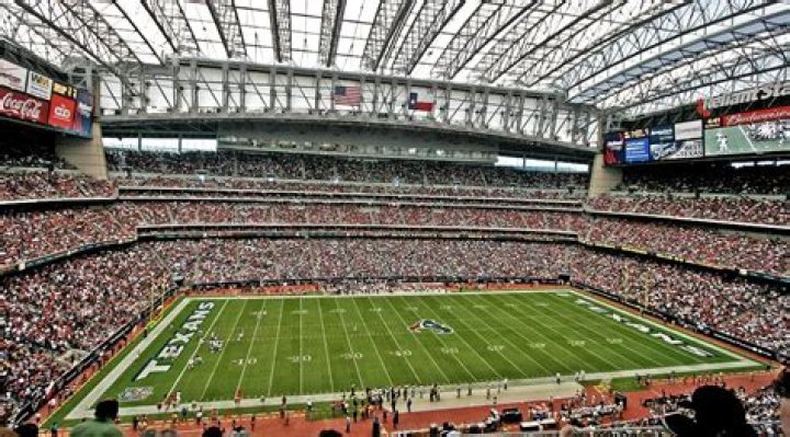 Largest NFL Stadiums: Discover the Most Iconic Venues in American Football