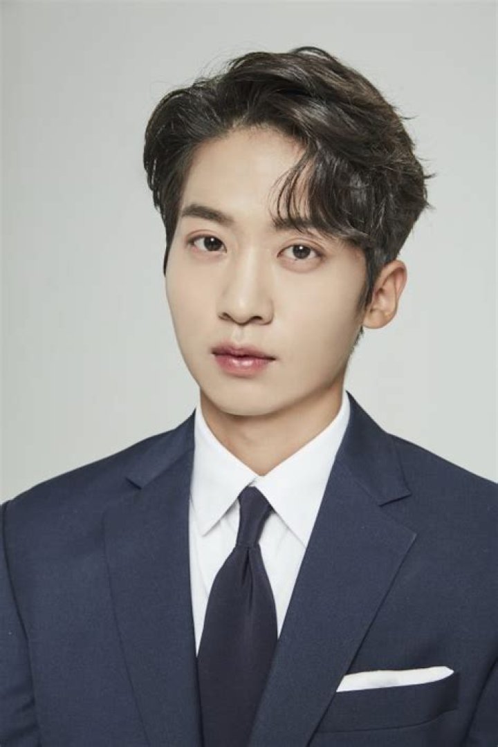 Lee Il-Joon: A Rising Star in the Entertainment Industry