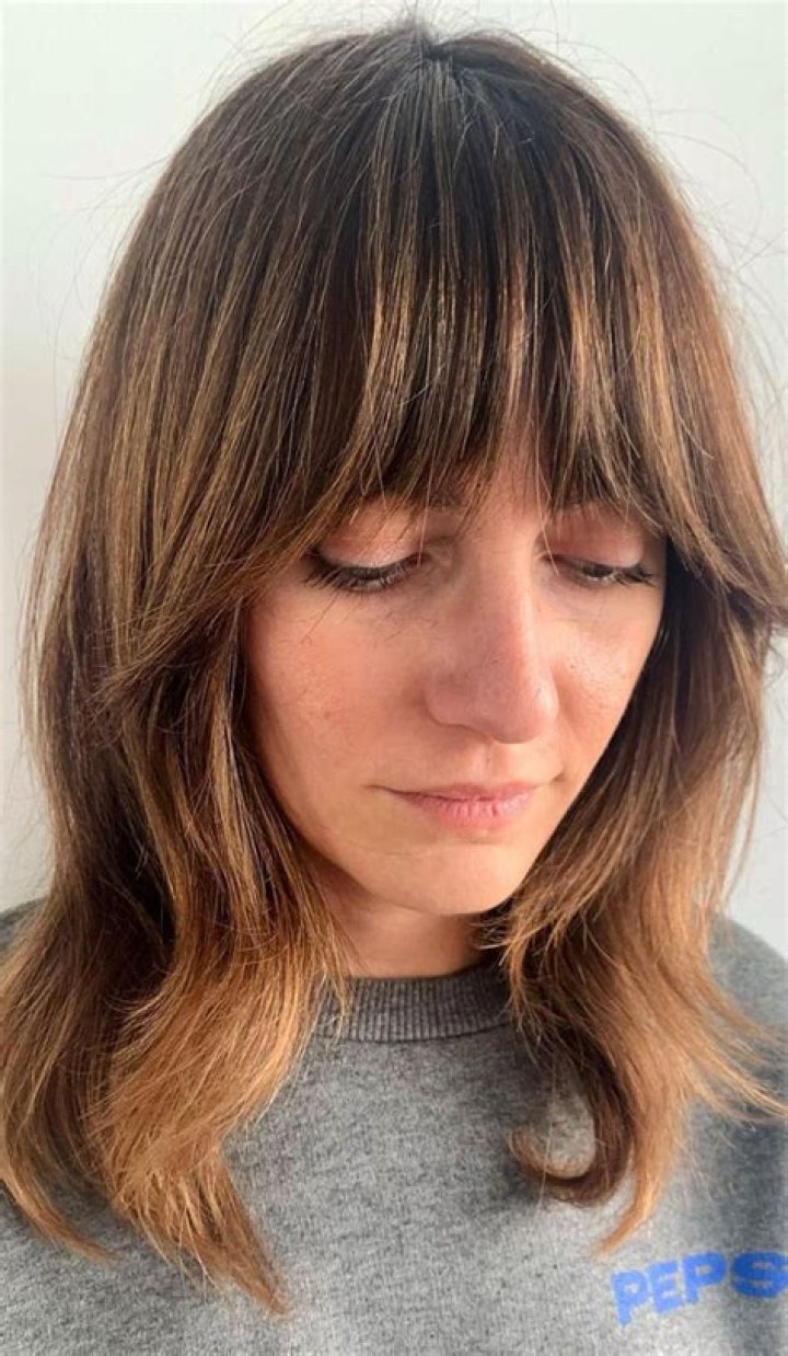 Medium Length Fringe: The Ultimate Guide to Elevate Your Hairstyle