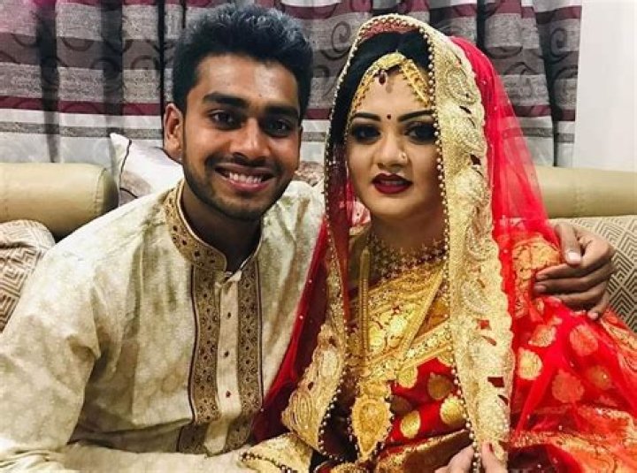 Mehdi Hasan's Wife: Rakhshanda Hasan - A Deep Dive into Their Life Together