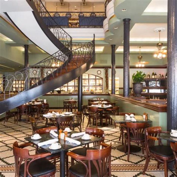 Palace Cafe Dress Code: Your Ultimate Guide to Stylish Elegance