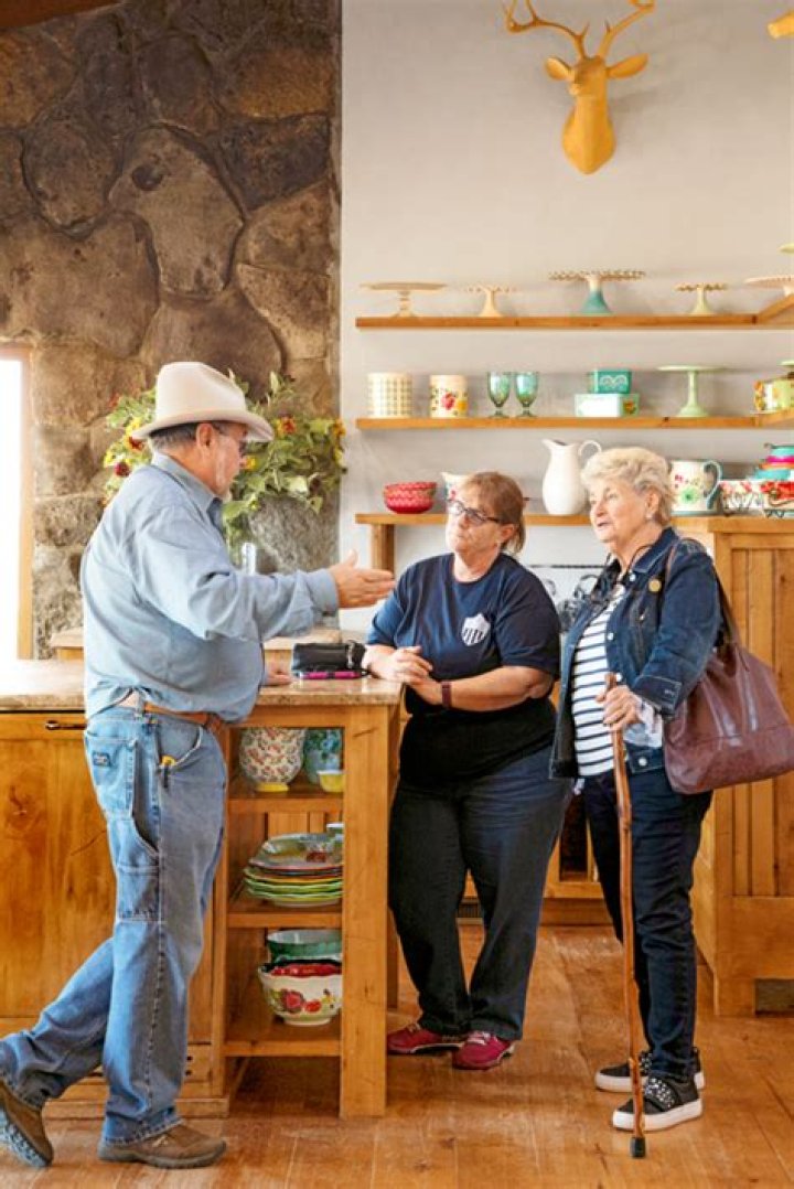 Ree Drummond's Hotel: A Rustic Retreat with a Dash of Pioneer Woman Charm