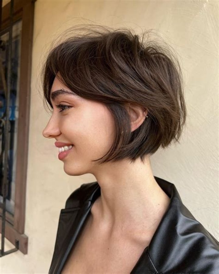Unlocking the Charm and Versatility of Medium Short Layered Hair