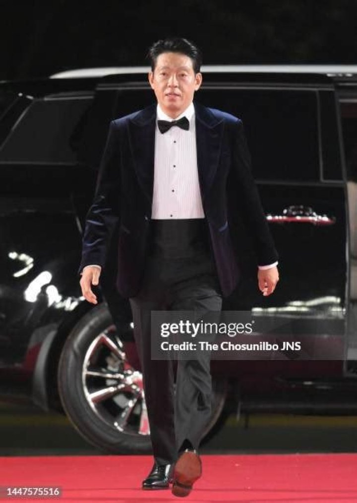 Unveiling the Charismatic Journey of Park Ji-hwan