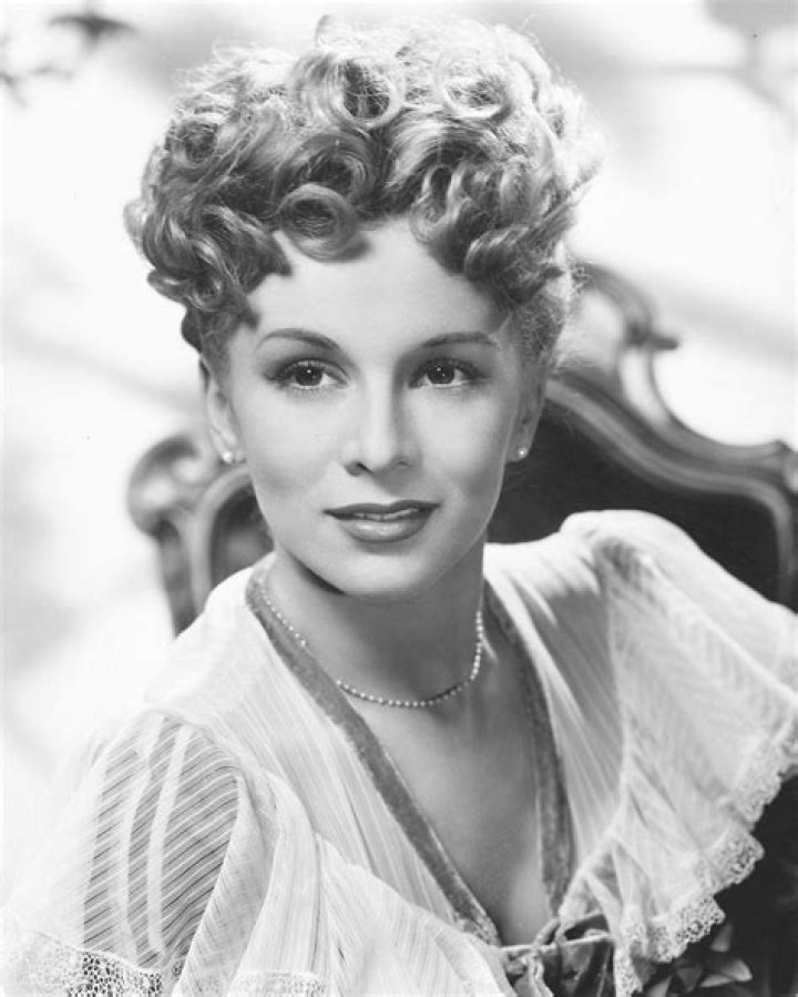 Young Eva Gabor: A Rising Star in the Entertainment Industry